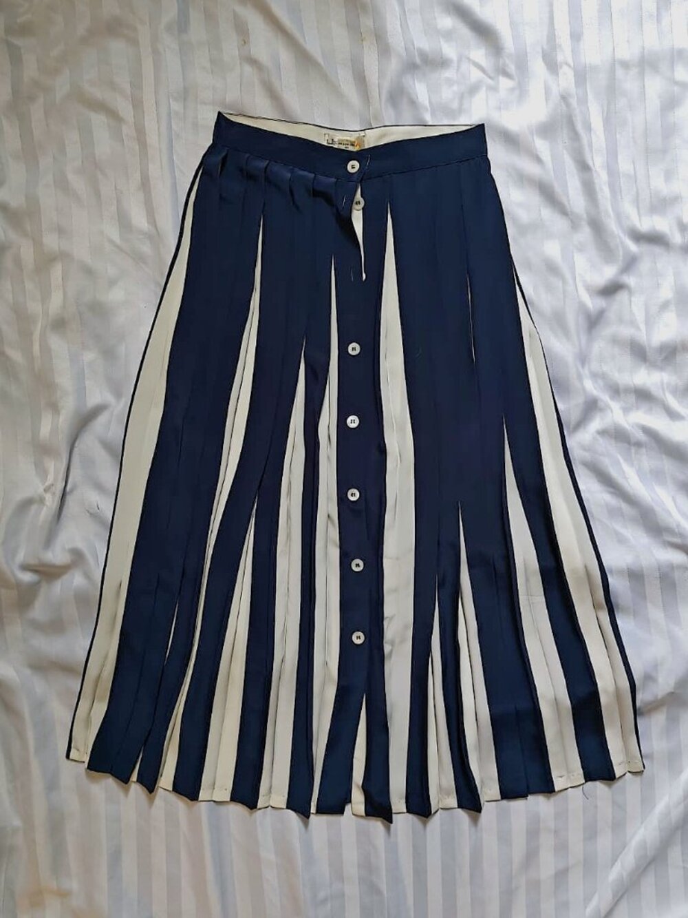 Vintage 1980s Liz Claiborne Contrast Pleated Midi Skirt Two-Tone Navy / Ivory